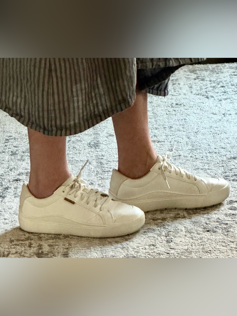 Dr. Scholl’s White Platform Sneakers Women Size 8 Minimal Leather Look Lace-Up